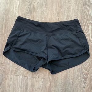 Lululemon Size 4 Black Woman’s Run Shorts